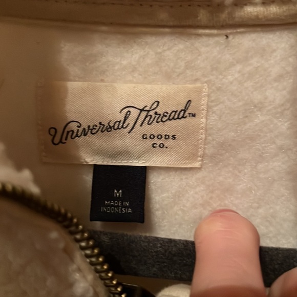 Universal Thread Fleece - Picture 3 of 4